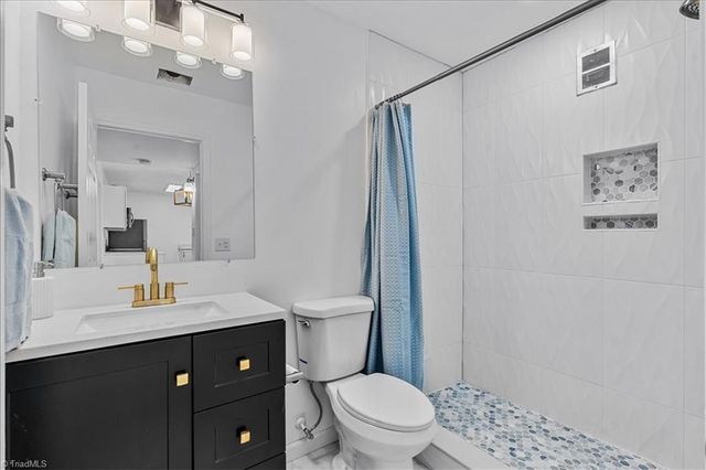 204 Northpoint Avenue C, High Point, NC 27262