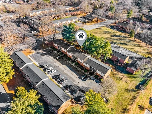 204 Northpoint Avenue C, High Point, NC 27262