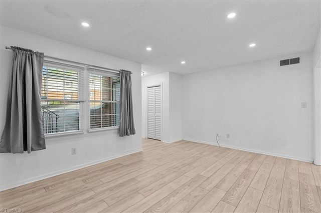 204 Northpoint Avenue C, High Point, NC 27262