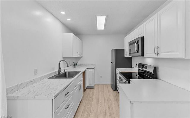 204 Northpoint Avenue C, High Point, NC 27262