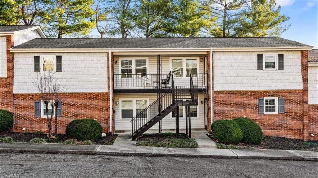 204 Northpoint Avenue C, High Point, NC 27262