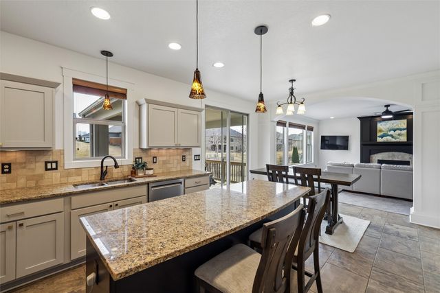 15204 Northview Drive, Urbandale, IA 50323