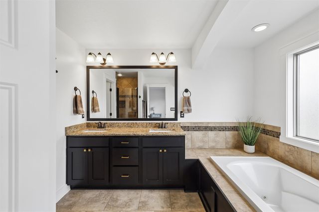 15204 Northview Drive, Urbandale, IA 50323