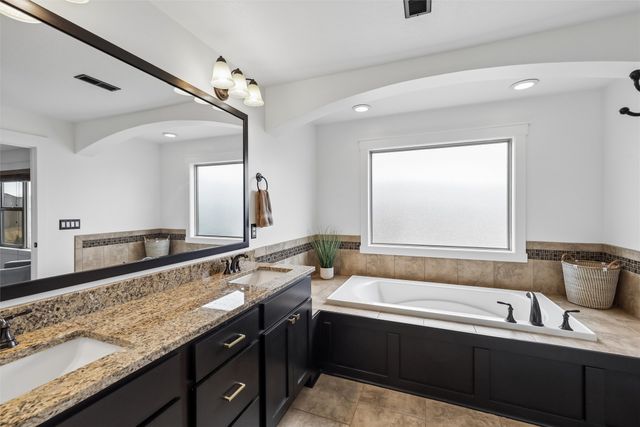 15204 Northview Drive, Urbandale, IA 50323