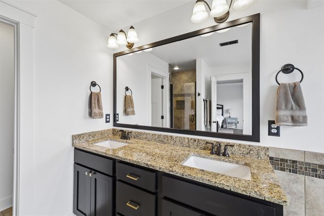 15204 Northview Drive, Urbandale, IA 50323