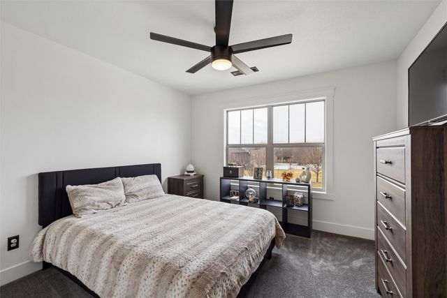 15204 Northview Drive, Urbandale, IA 50323