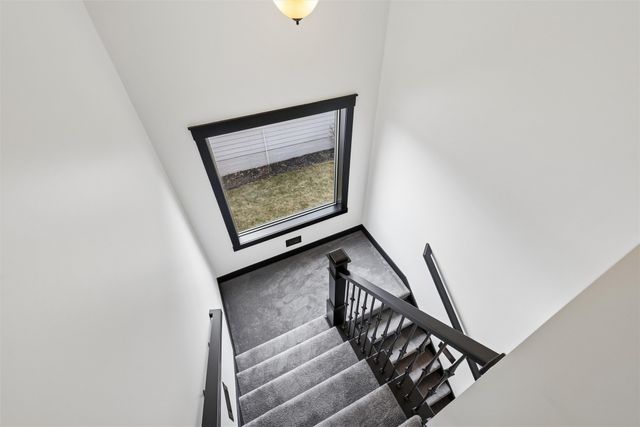 15204 Northview Drive, Urbandale, IA 50323