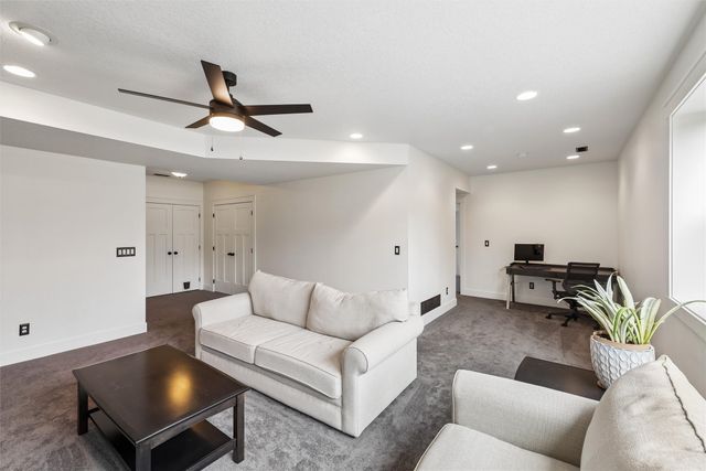 15204 Northview Drive, Urbandale, IA 50323