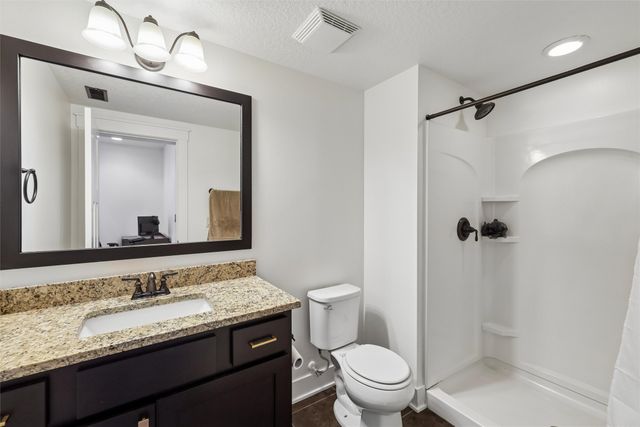 15204 Northview Drive, Urbandale, IA 50323