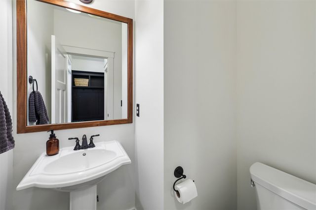 15204 Northview Drive, Urbandale, IA 50323