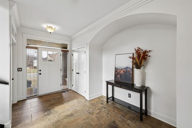 15204 Northview Drive, Urbandale, IA 50323