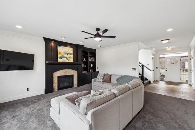 15204 Northview Drive, Urbandale, IA 50323