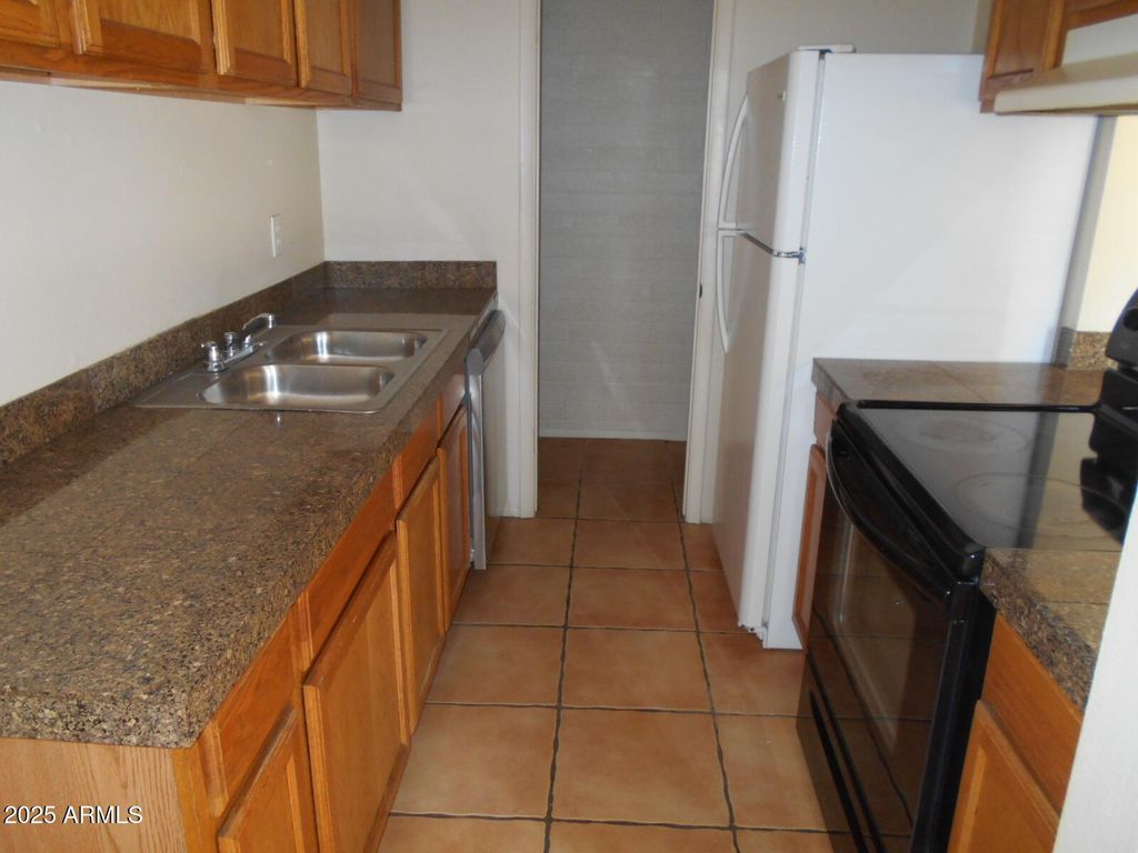 5221 N 42ND Lane, Phoenix, AZ 85019 — photo 3