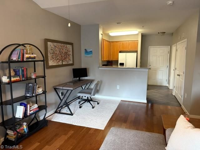 7108 W Friendly Avenue 311, Greensboro, NC 27410