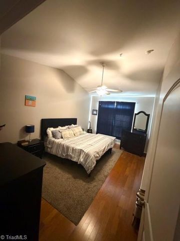 7108 W Friendly Avenue 311, Greensboro, NC 27410