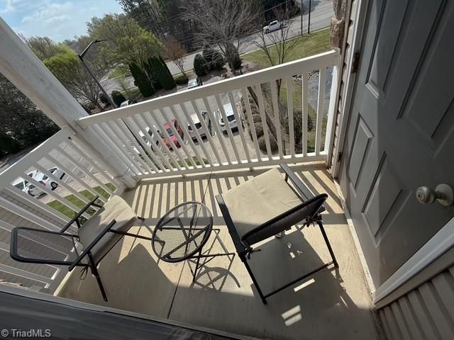 7108 W Friendly Avenue 311, Greensboro, NC 27410