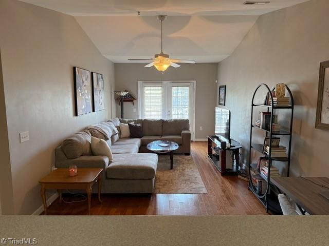 7108 W Friendly Avenue 311, Greensboro, NC 27410