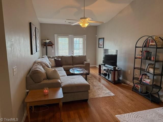 7108 W Friendly Avenue 311, Greensboro, NC 27410