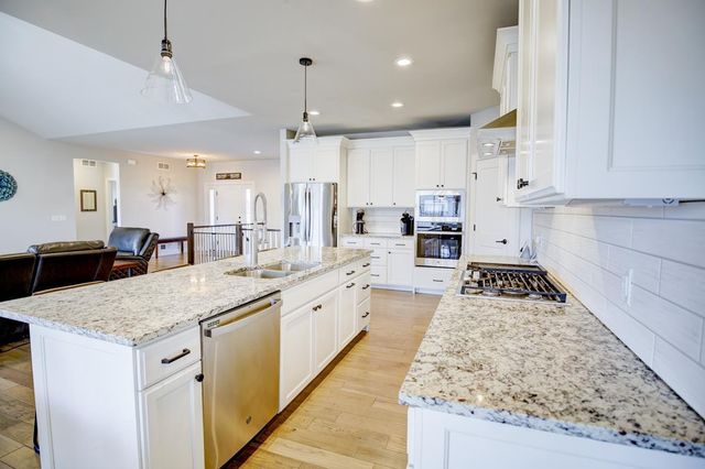 802 Ronald Overlook, Waunakee, WI 53597