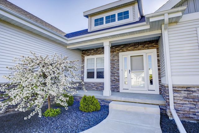 802 Ronald Overlook, Waunakee, WI 53597