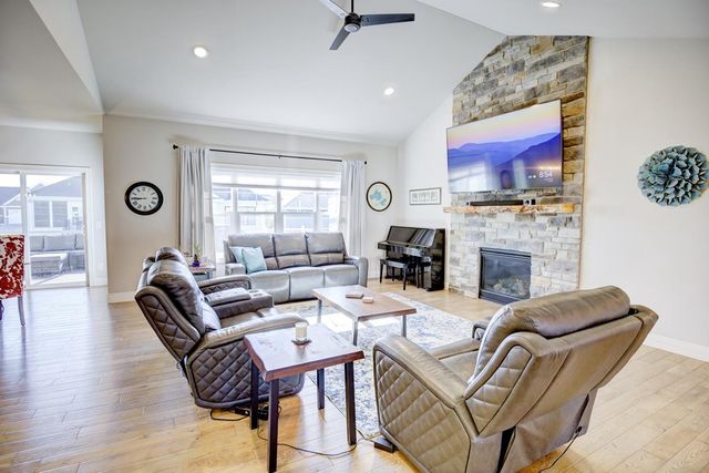 802 Ronald Overlook, Waunakee, WI 53597