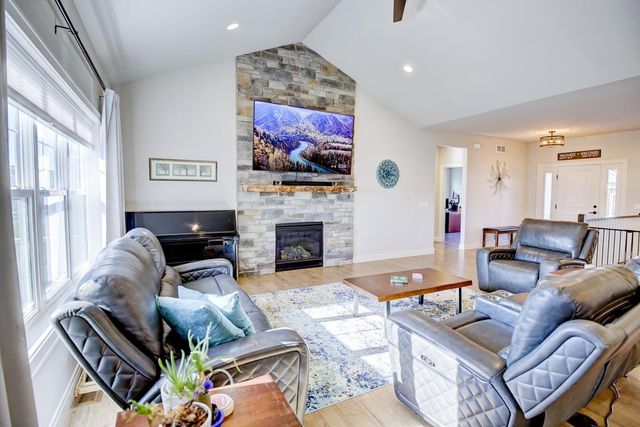 802 Ronald Overlook, Waunakee, WI 53597