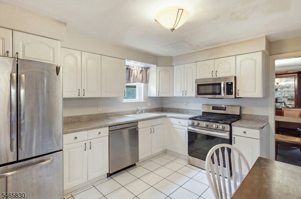 185 W Passaic Ave, Bloomfield Twp., NJ 07003 — photo 5