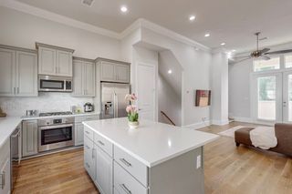 638 Dalton Lane 802, Irving, TX 75039