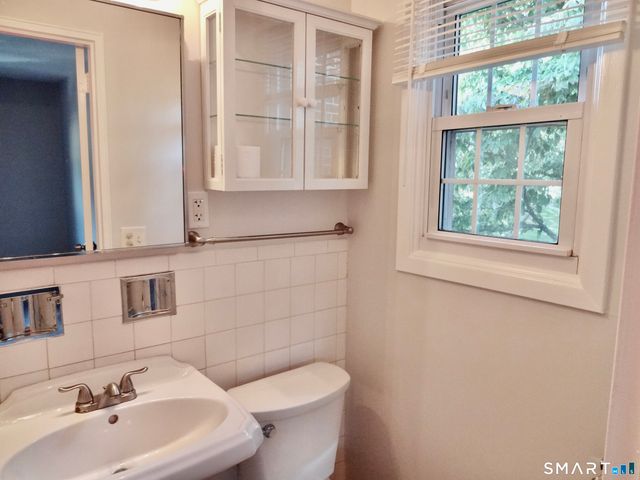 245 Unquowa Road APT 102, Fairfield, CT 06824