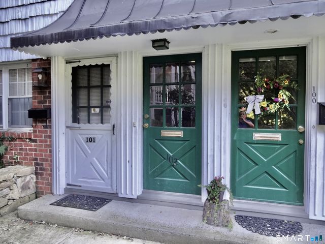 245 Unquowa Road APT 102, Fairfield, CT 06824