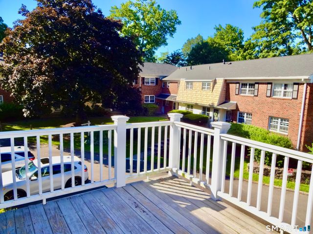 245 Unquowa Road APT 102, Fairfield, CT 06824