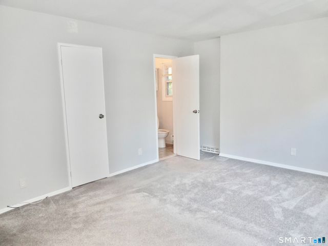 245 Unquowa Road APT 102, Fairfield, CT 06824