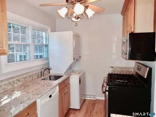 245 Unquowa Road APT 102, Fairfield, CT 06824