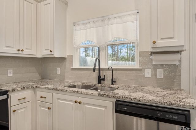 1672 Alamo Crossing, Tyler, TX 75701