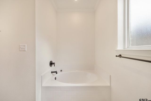 1672 Alamo Crossing, Tyler, TX 75701