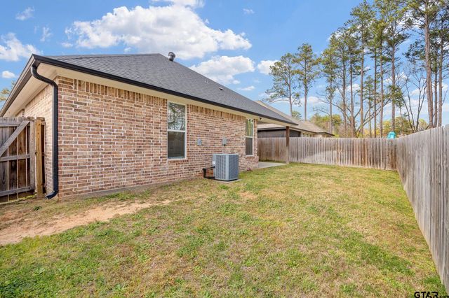 1672 Alamo Crossing, Tyler, TX 75701