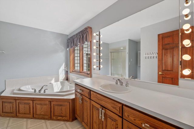1511 Prairie LANE, Hubertus, WI 53033