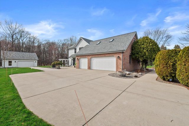 1511 Prairie LANE, Hubertus, WI 53033