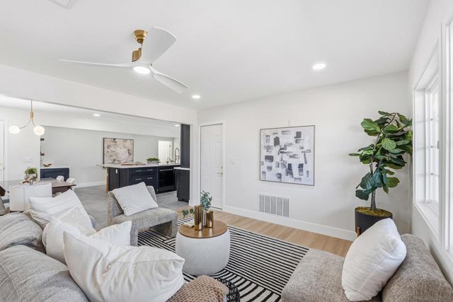 9632 Cambury Dr., Santee, CA 92071