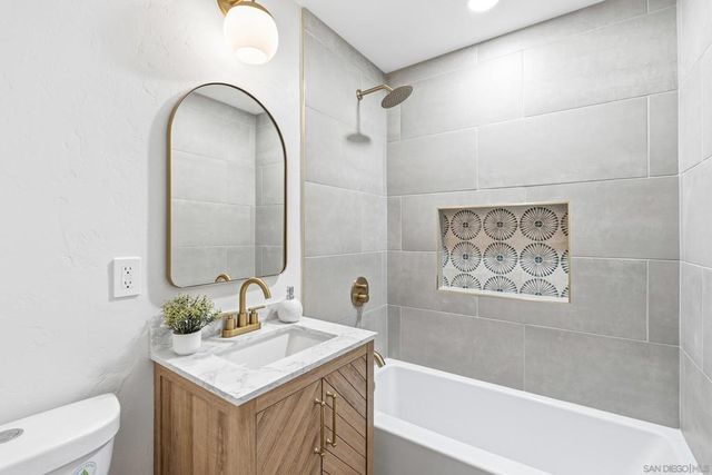 9632 Cambury Dr., Santee, CA 92071