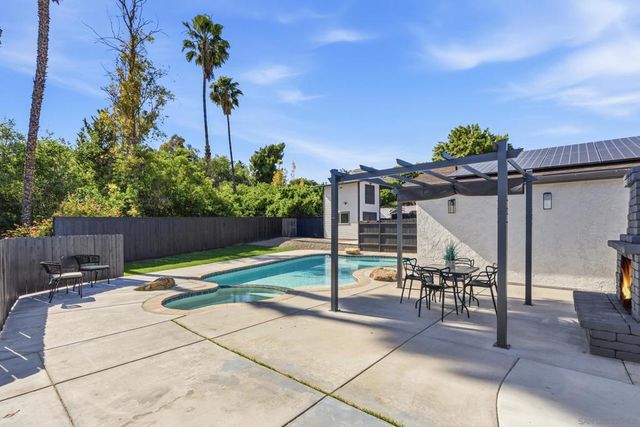 9632 Cambury Dr., Santee, CA 92071