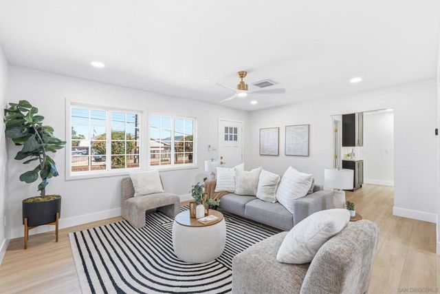 9632 Cambury Dr., Santee, CA 92071