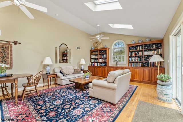 5 Abrams Rd, Holland Twp., NJ 08848