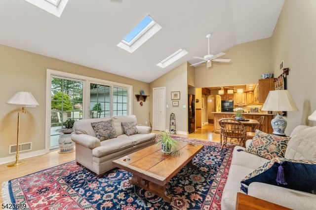 5 Abrams Rd, Holland Twp., NJ 08848