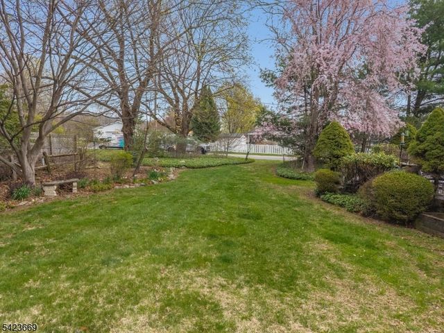 5 Abrams Rd, Holland Twp., NJ 08848