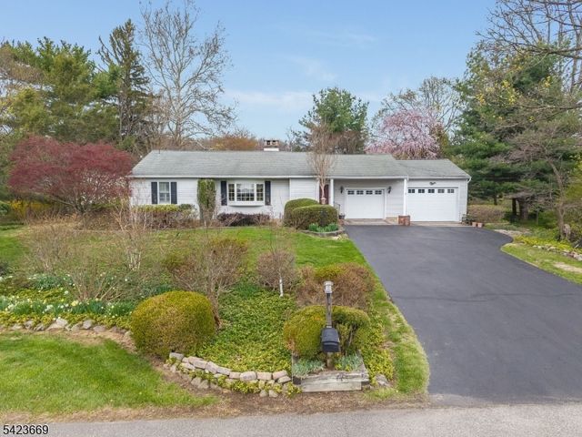 5 Abrams Rd, Holland Twp., NJ 08848