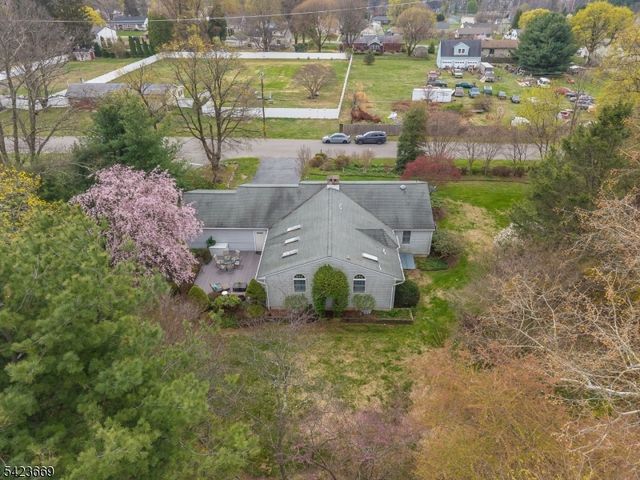 5 Abrams Rd, Holland Twp., NJ 08848