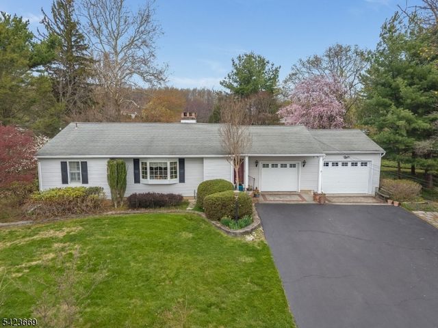 5 Abrams Rd, Holland Twp., NJ 08848