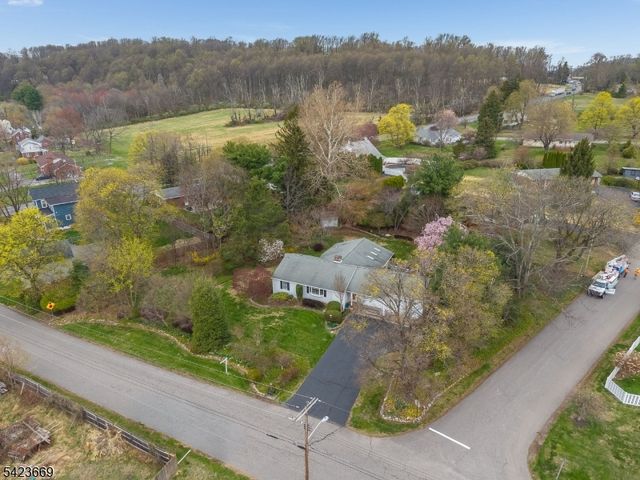 5 Abrams Rd, Holland Twp., NJ 08848