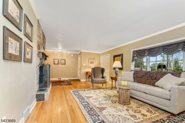 5 Abrams Rd, Holland Twp., NJ 08848